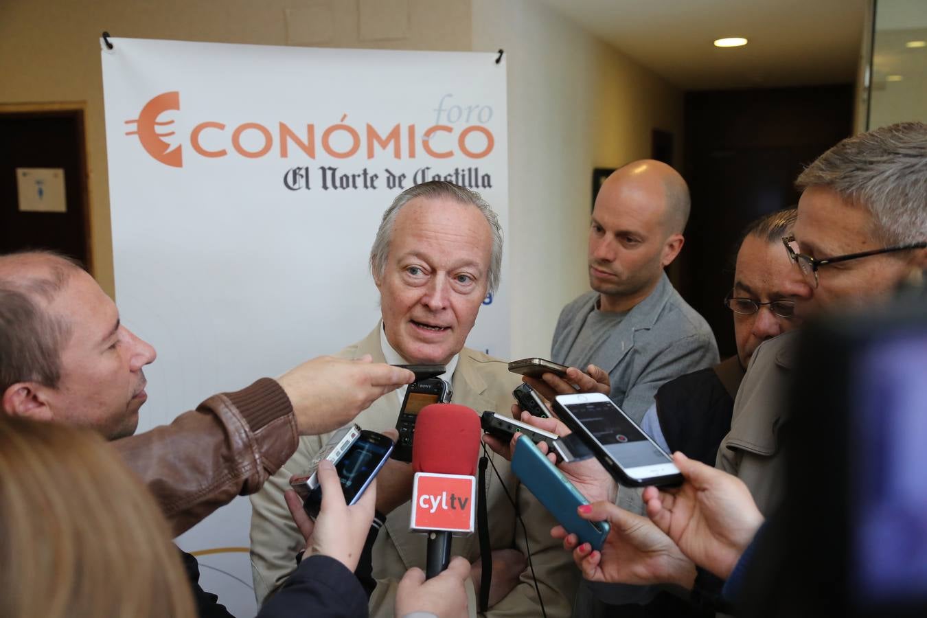 El exministro Josep Piqué en el Foro Económico de El Norte de Castilla en Salamanca