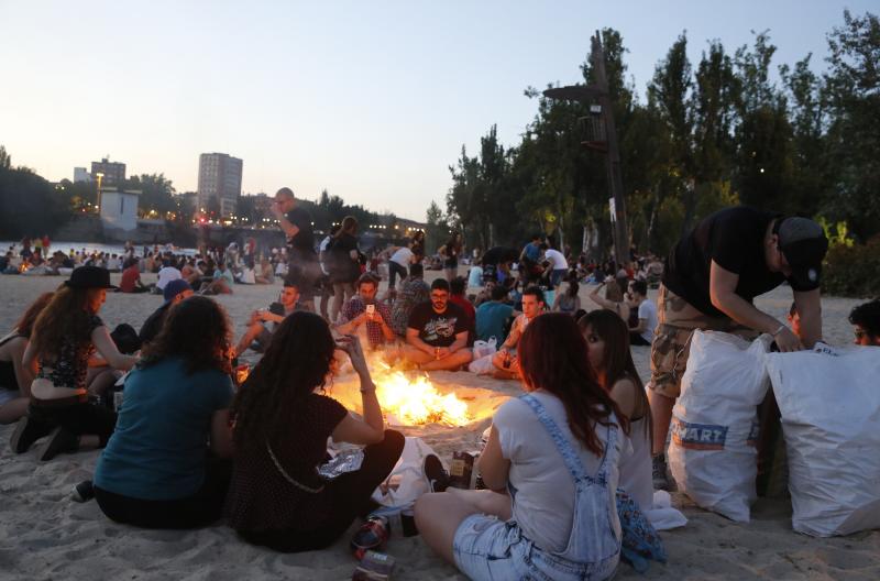 Noche de San Juan en la playa de Las Moreras de Valladolid