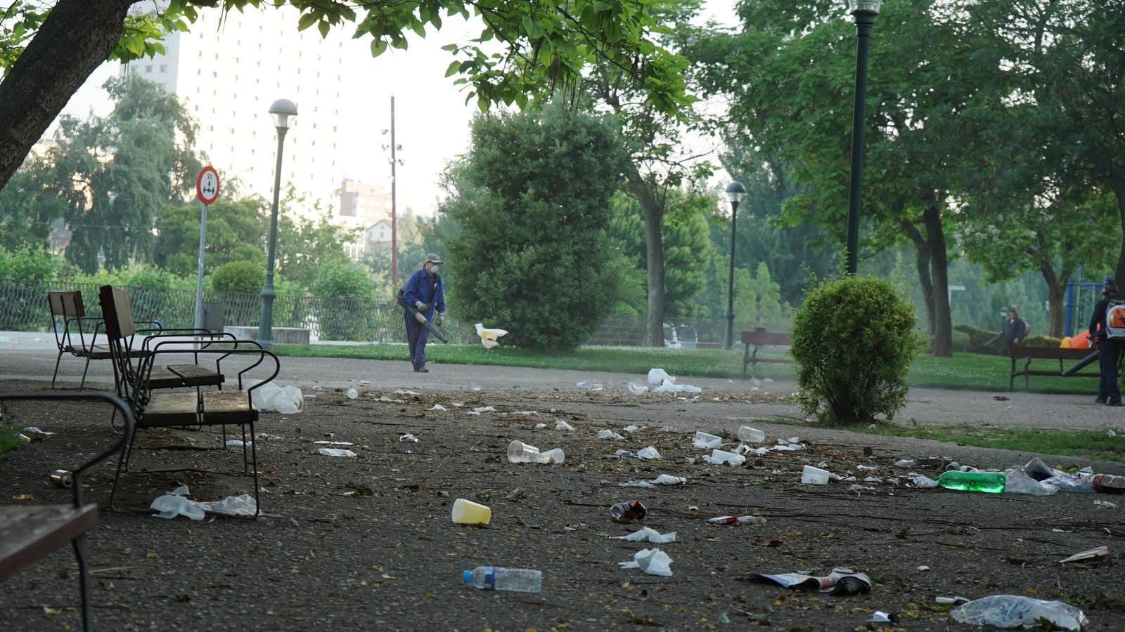 Toneladas de basura en Las Moreras tras la Noche de San Juan