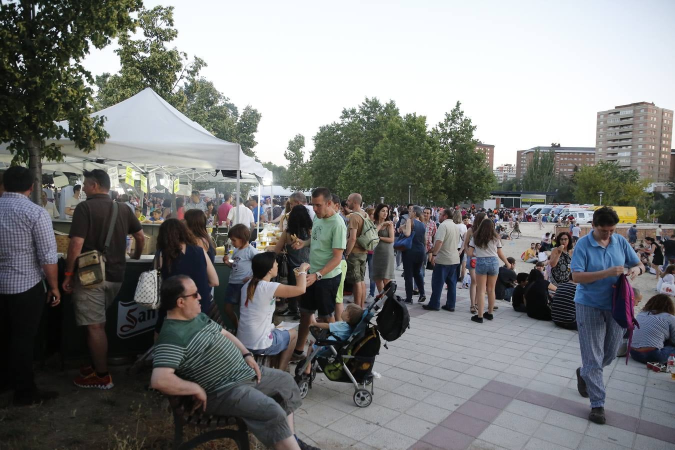 Noche de San Juan en la playa de Las Moreras de Valladolid (1/3)