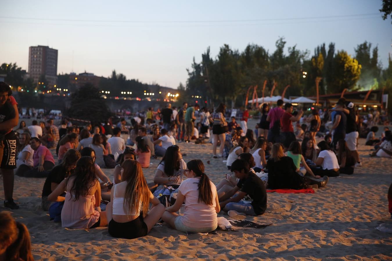 Noche de San Juan en la playa de Las Moreras de Valladolid (1/3)