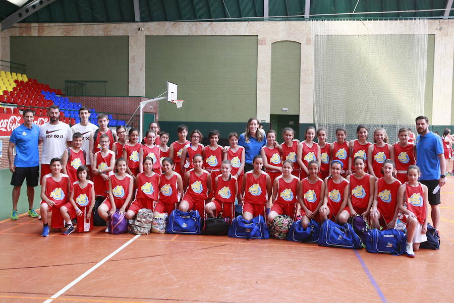 Arranca en Salamanca el campus de baloncesto Marta Fernández