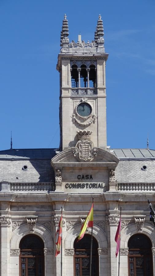 El escudo de la fachada de la Casa Consistorial.