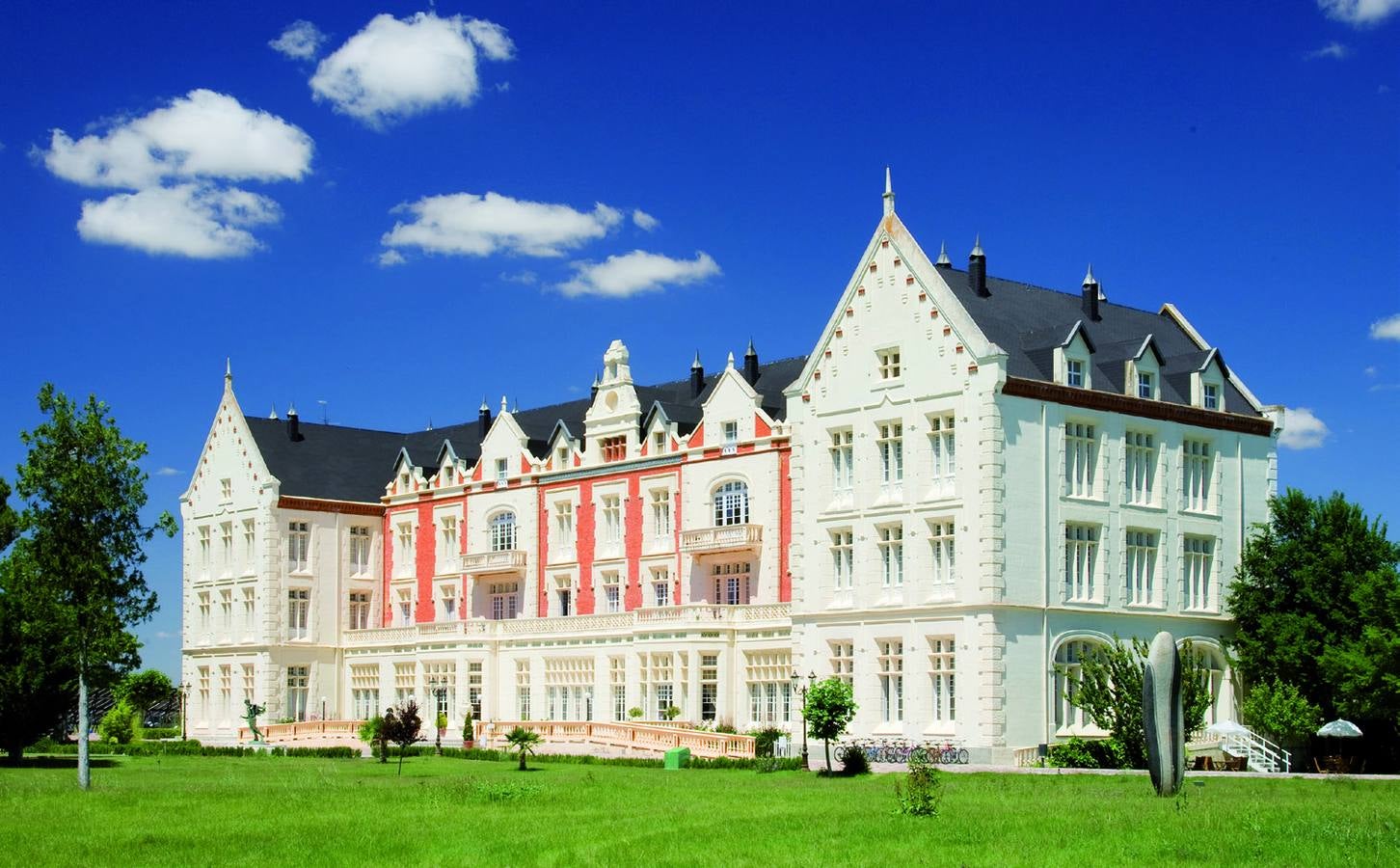 Balneario Palacio de las Salinas. Medina del Campo (Valladolid).