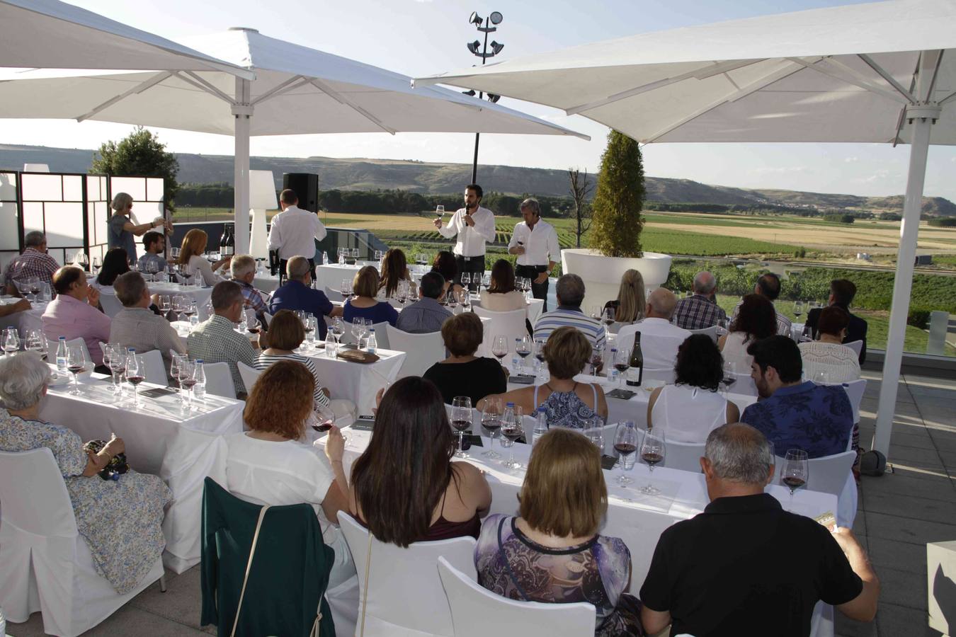 La Bodega Cepa 21 abre sus puertas al Club de Catas de El Norte de Castilla (2/2)