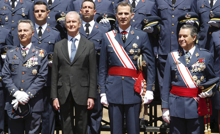El Rey preside la entrega de los reales despachos de la Académica Básica del Aire en León