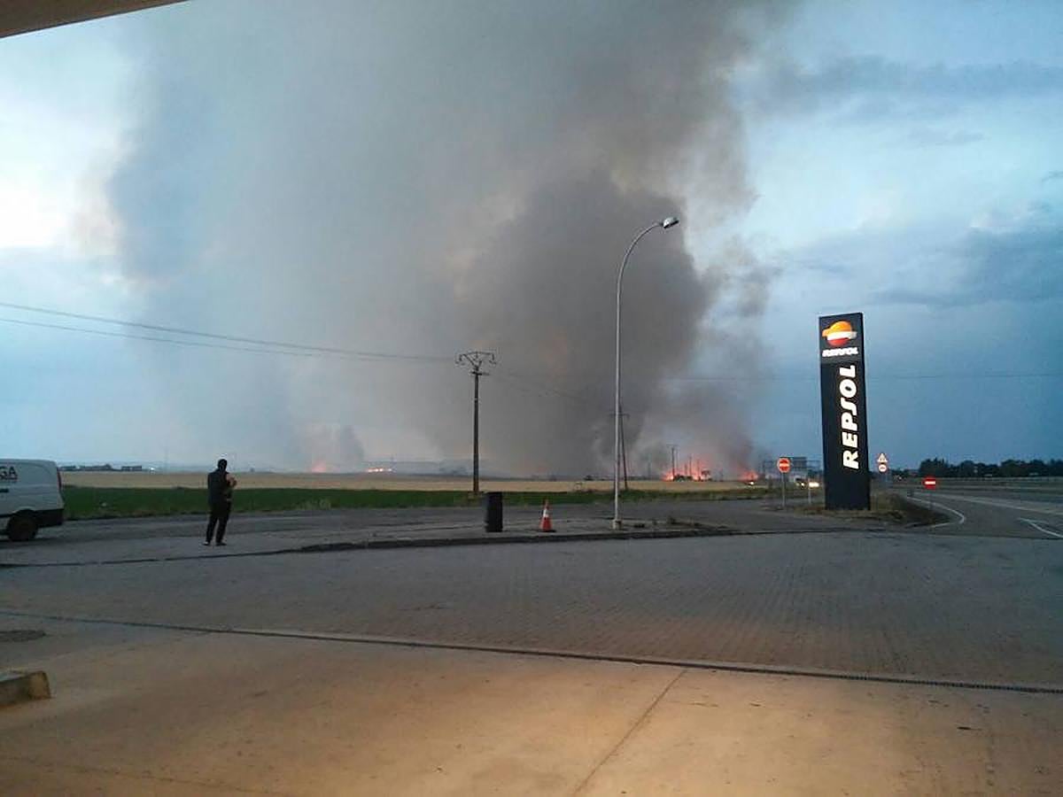 Incendio entre Cubillas (Valladolid) y Dueñas (Palencia)