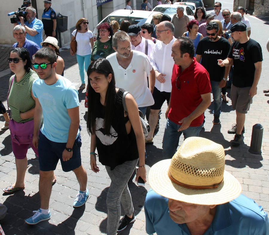 Protesta de la plataforma &#039;No más mierda&#039; en Cuéllar (Segovia)