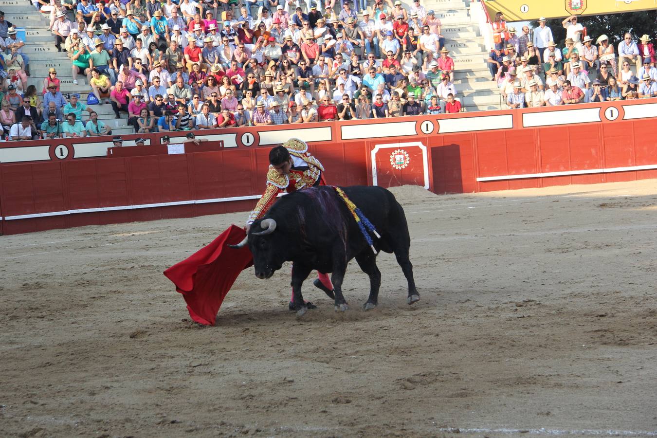 Tarde taurina en Arévalo de la infanta Elena y su hija Victoria Federica
