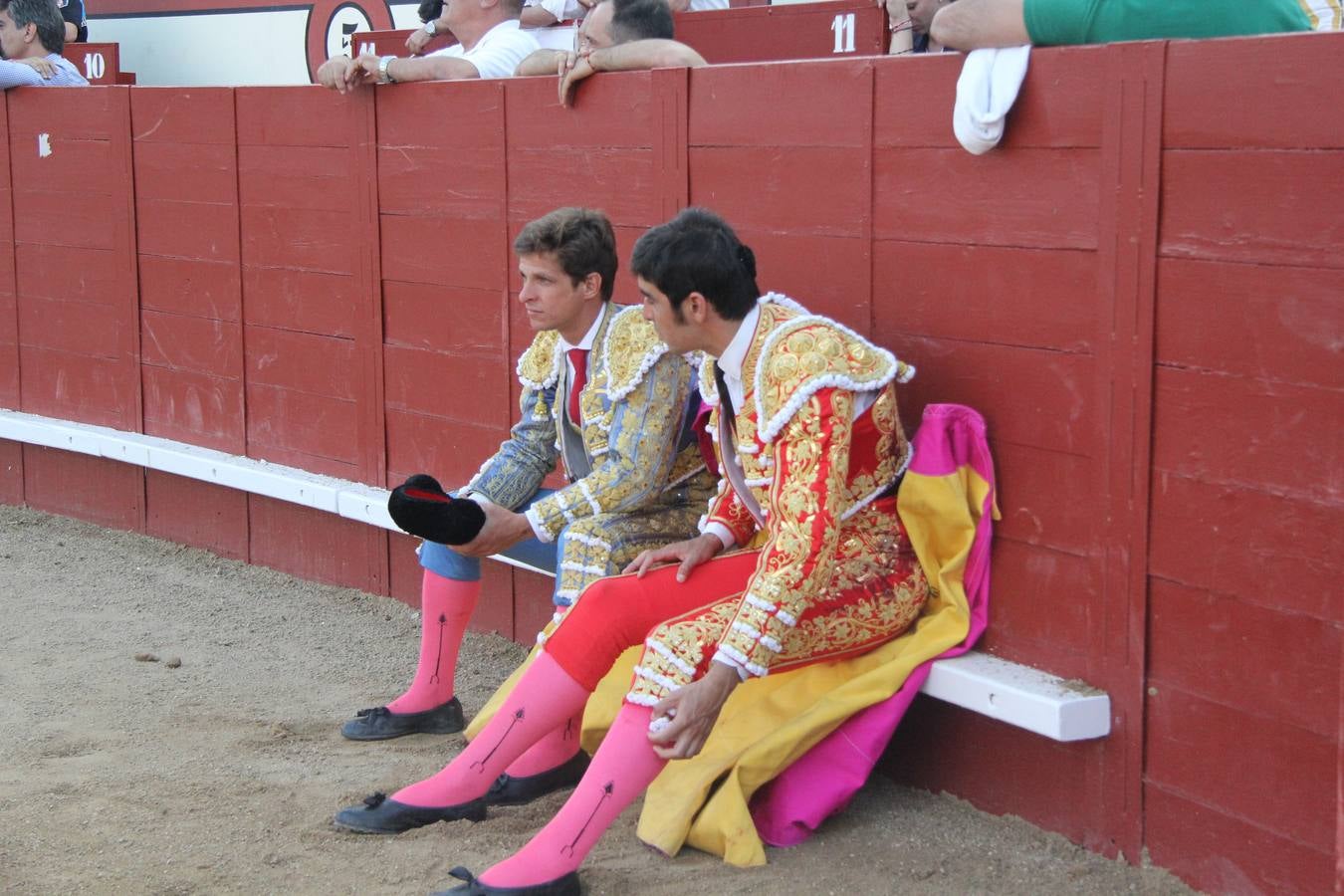Tarde taurina en Arévalo de la infanta Elena y su hija Victoria Federica
