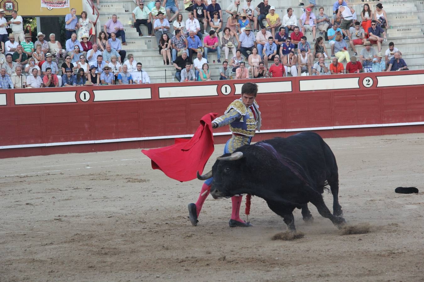 Tarde taurina en Arévalo de la infanta Elena y su hija Victoria Federica