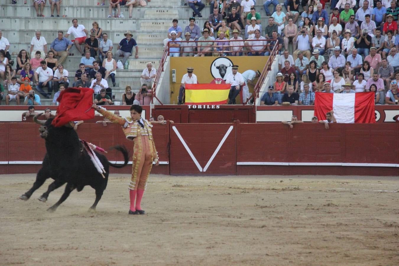 Tarde taurina en Arévalo de la infanta Elena y su hija Victoria Federica