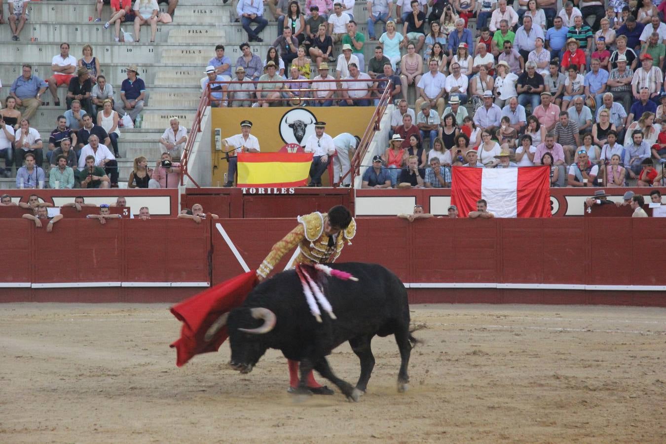 Tarde taurina en Arévalo de la infanta Elena y su hija Victoria Federica