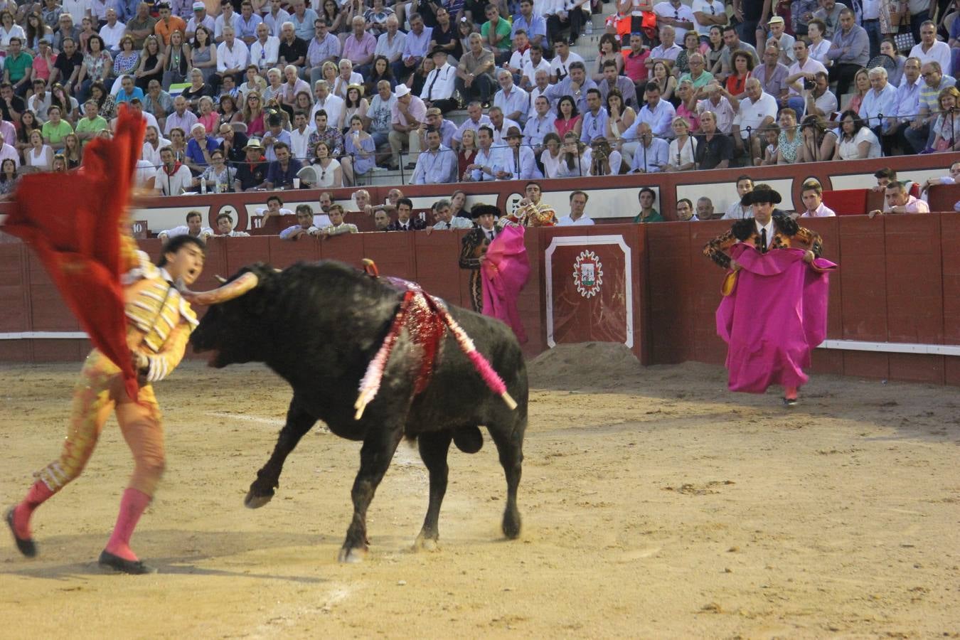 Tarde taurina en Arévalo de la infanta Elena y su hija Victoria Federica