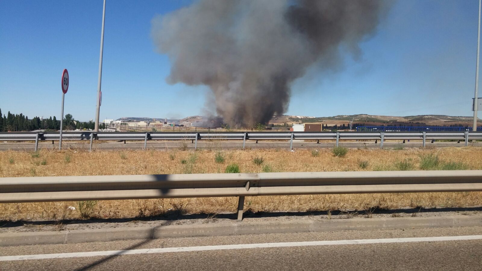 Una gran columna de humo causa alarma en Valladolid