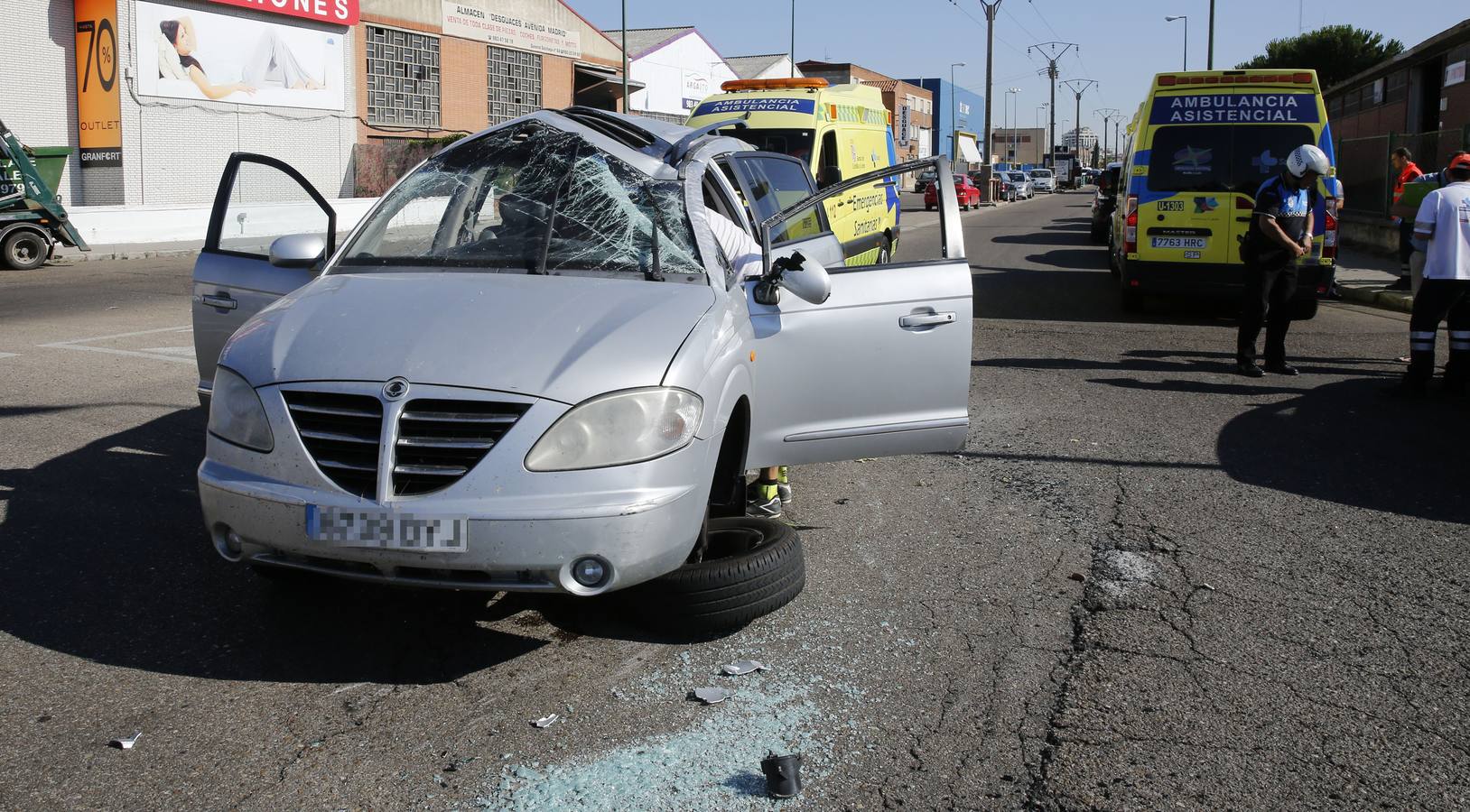 Aparatosa colisión en el polígono de Argales