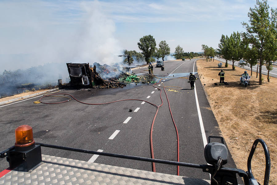 Incendio de un camión en la provincia de León