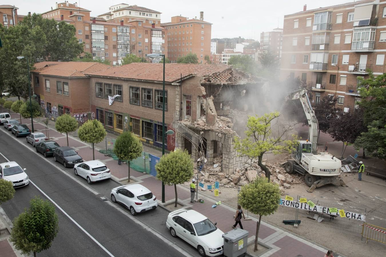 Comienza el derribo del colegio San Juan de la Cruz de La Rondilla