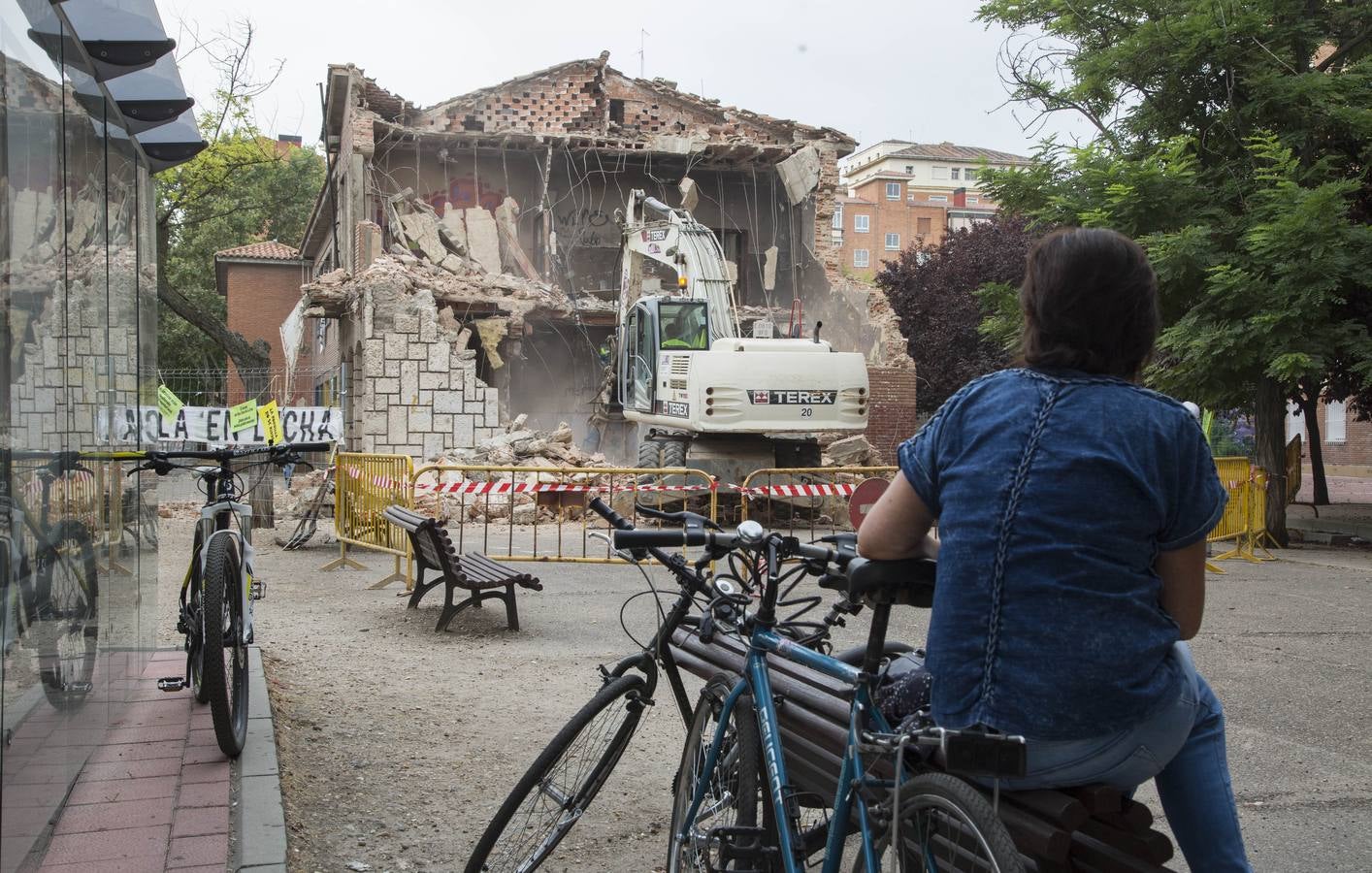 Comienza el derribo del colegio San Juan de la Cruz de La Rondilla
