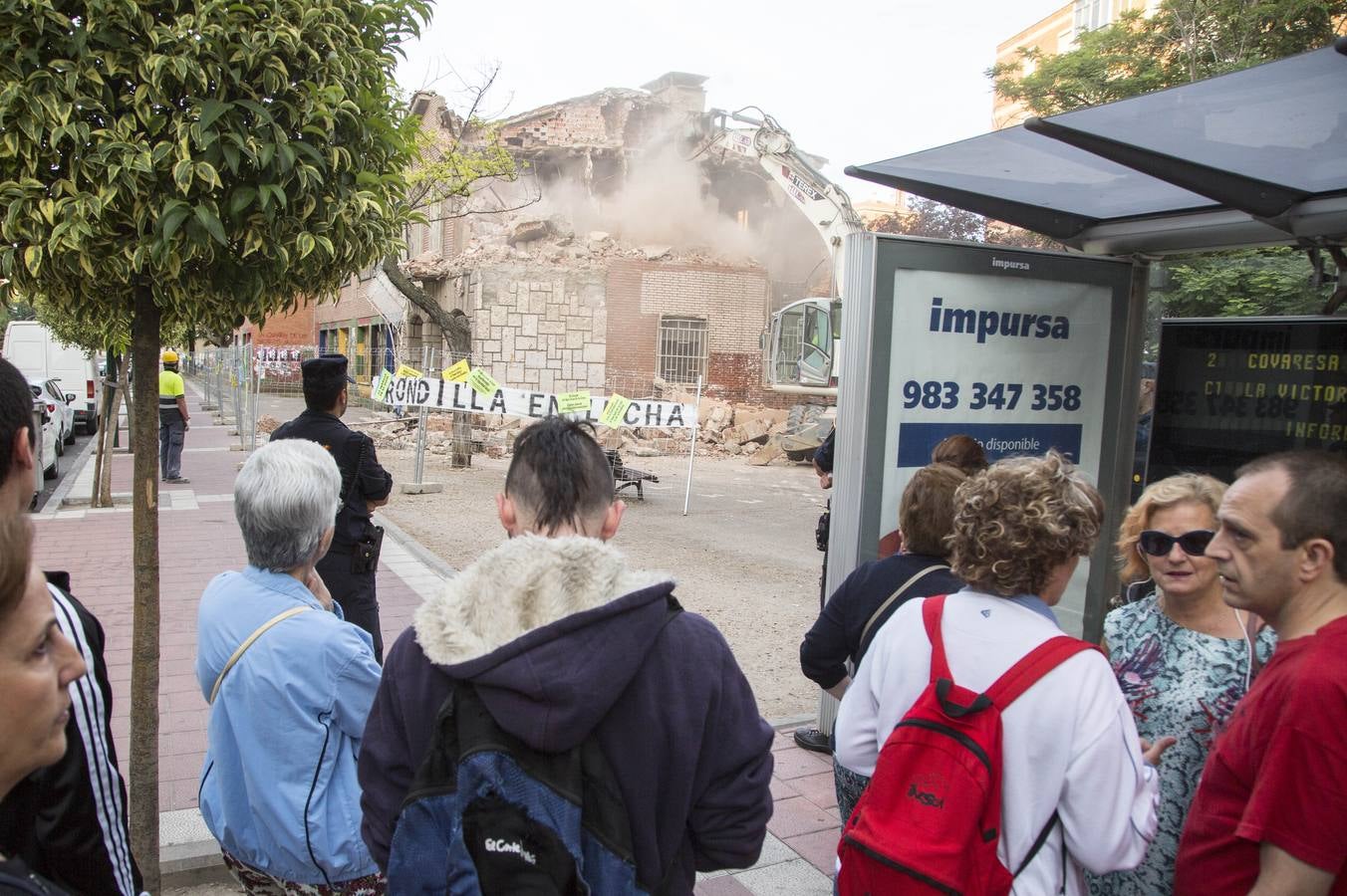 Comienza el derribo del colegio San Juan de la Cruz de La Rondilla