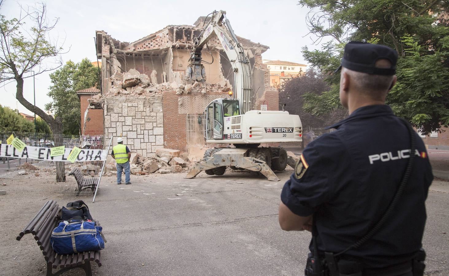 Comienza el derribo del colegio San Juan de la Cruz de La Rondilla