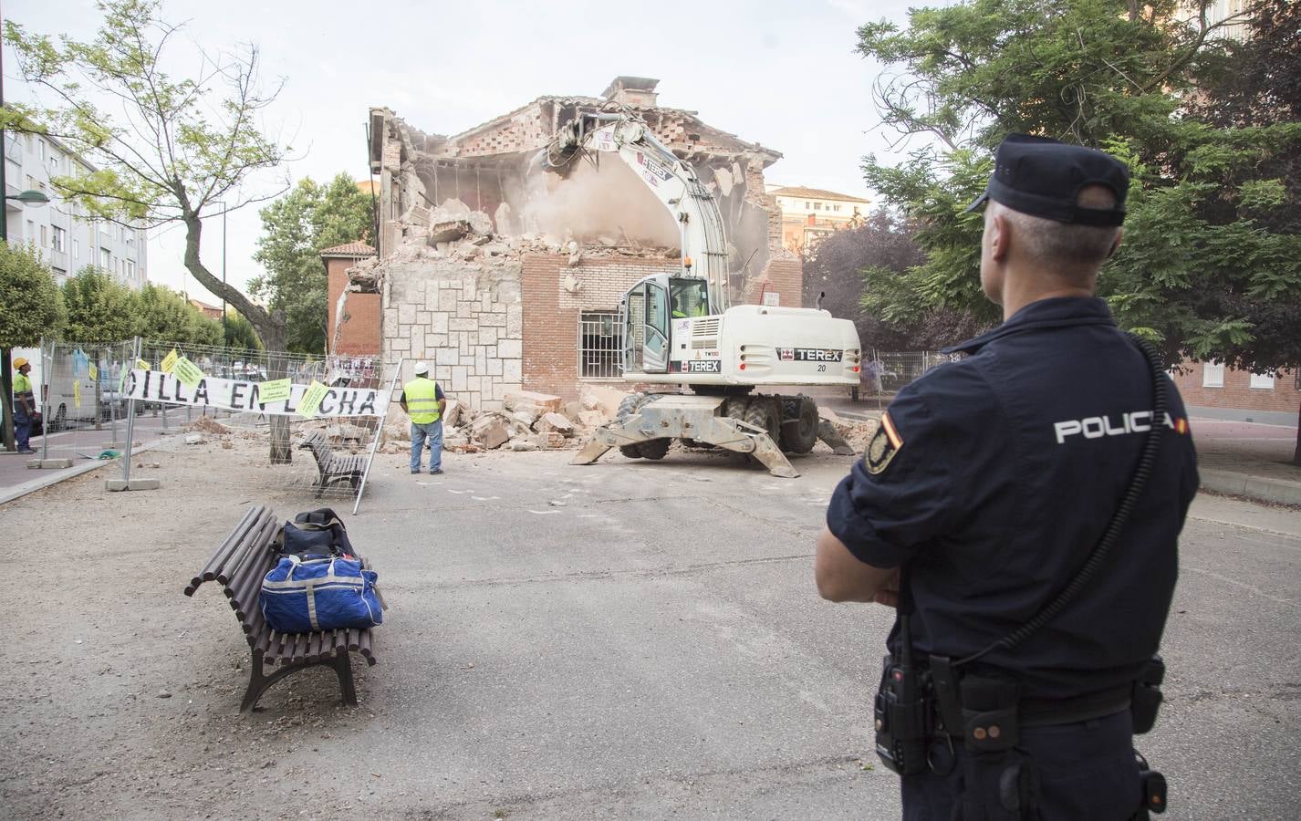 Comienza el derribo del colegio San Juan de la Cruz de La Rondilla