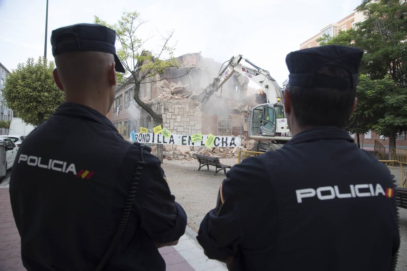 Comienza el derribo del colegio San Juan de la Cruz de La Rondilla