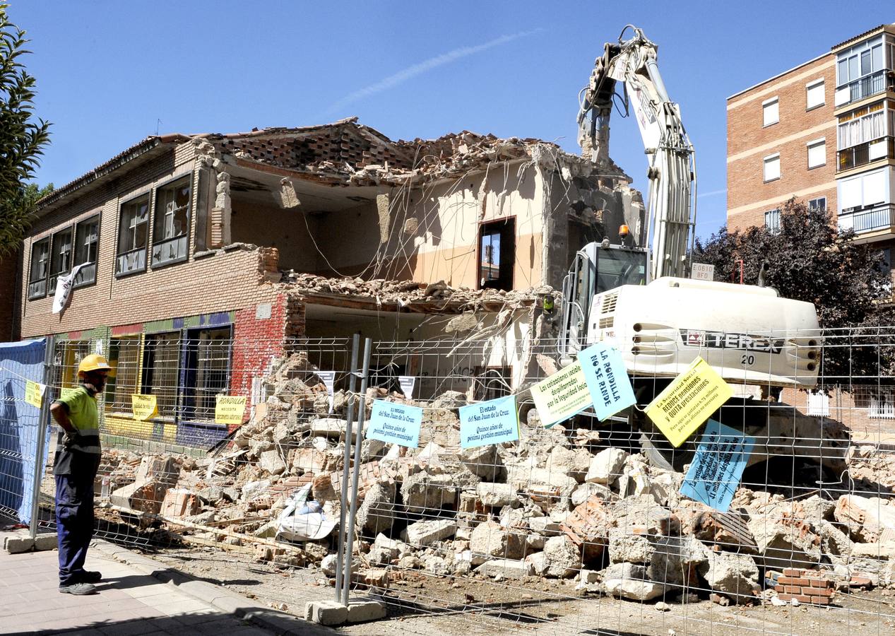 Comienza el derribo del colegio San Juan de la Cruz de La Rondilla