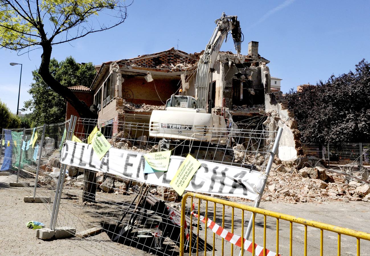 Comienza el derribo del colegio San Juan de la Cruz de La Rondilla