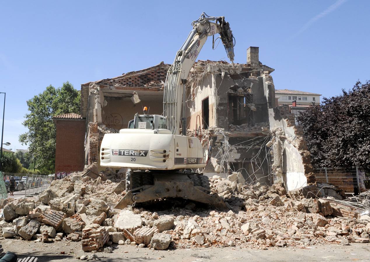 Comienza el derribo del colegio San Juan de la Cruz de La Rondilla