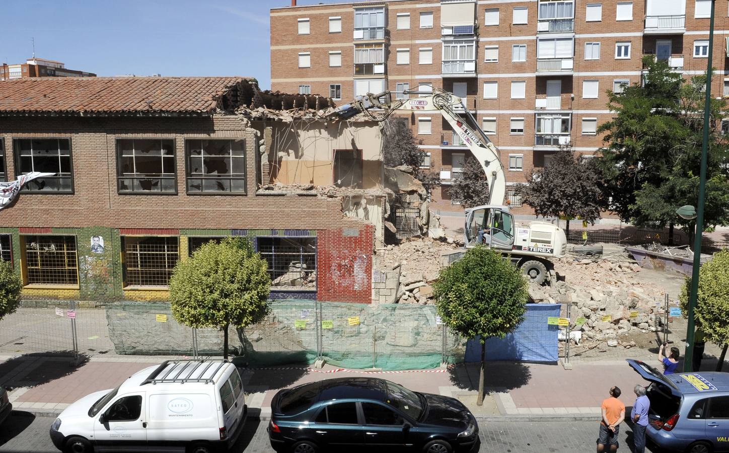 Comienza el derribo del colegio San Juan de la Cruz de La Rondilla