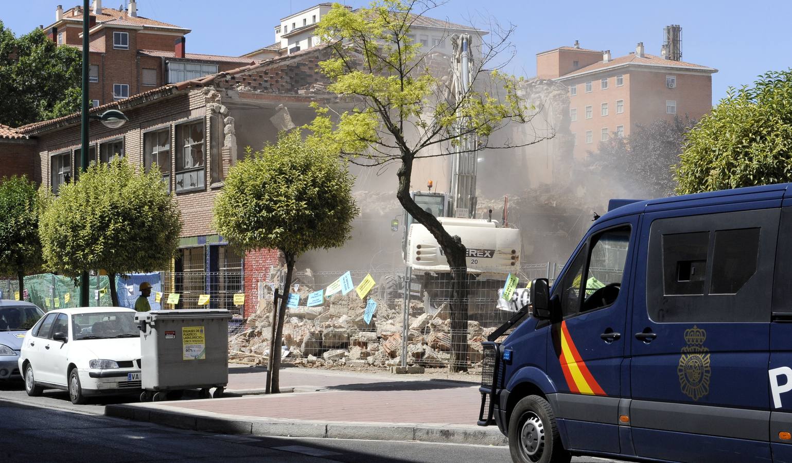 Comienza el derribo del colegio San Juan de la Cruz de La Rondilla