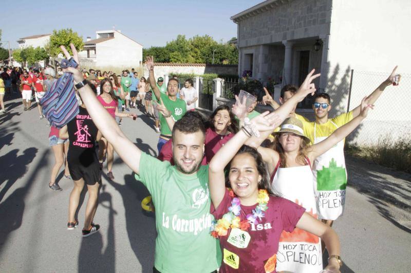 Fotos 2. Chupinazo y desfile de peñas en Campaspero