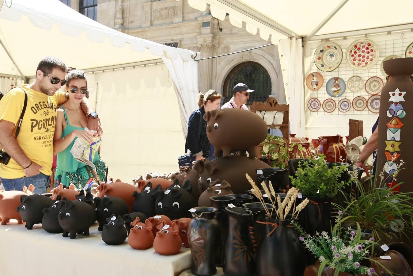 La plaza de Los Bandos de Salamanca acoge la XXVIII Feria del Barro