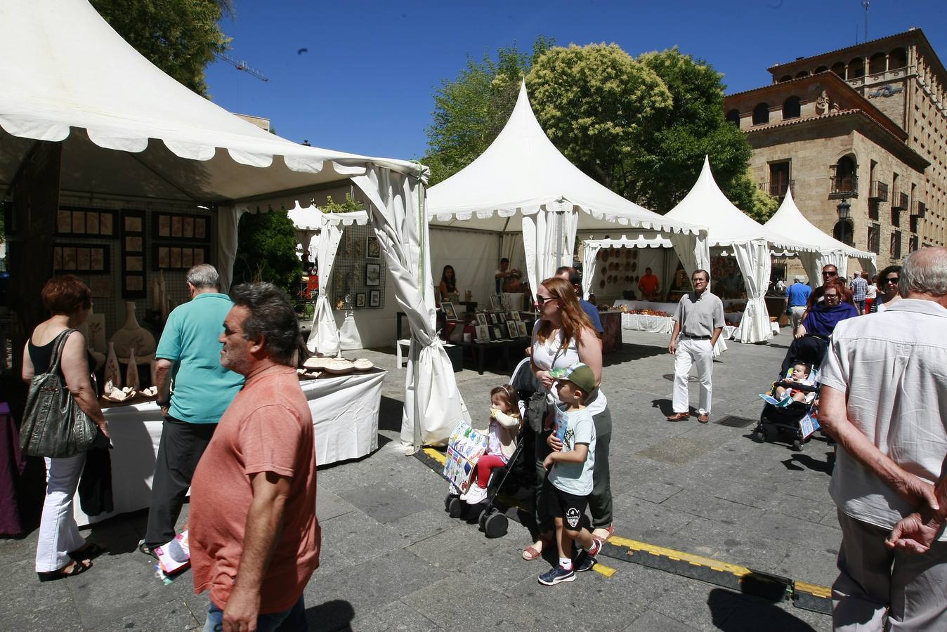 La plaza de Los Bandos de Salamanca acoge la XXVIII Feria del Barro