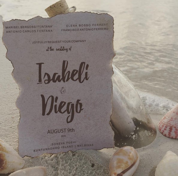 La modelo Isabeli Fontana se casa con un espectacular vestido transparente