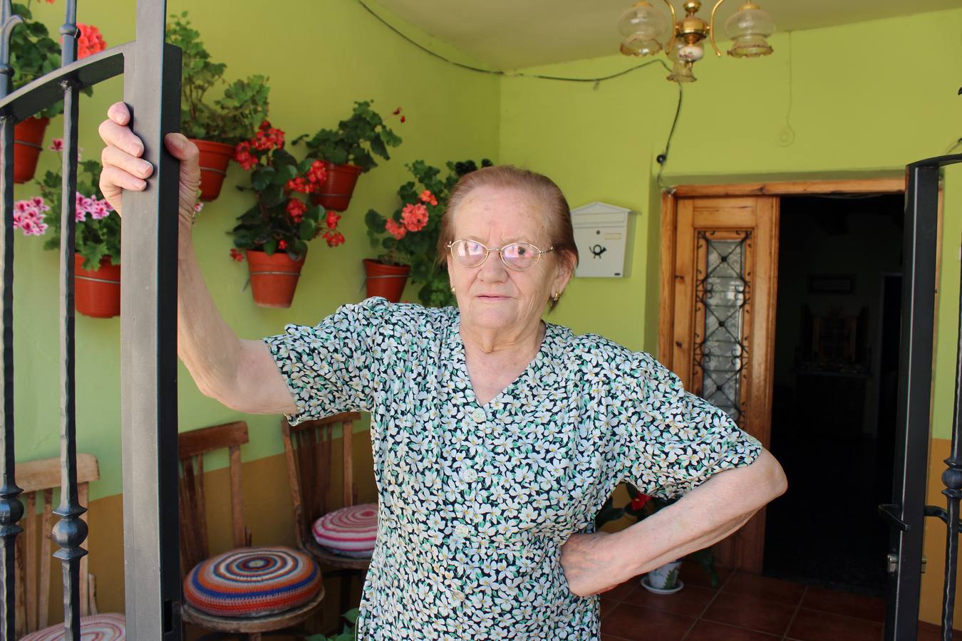 Gregoria, vecina de San Pelayo famosa por su dulce, las pelusas.