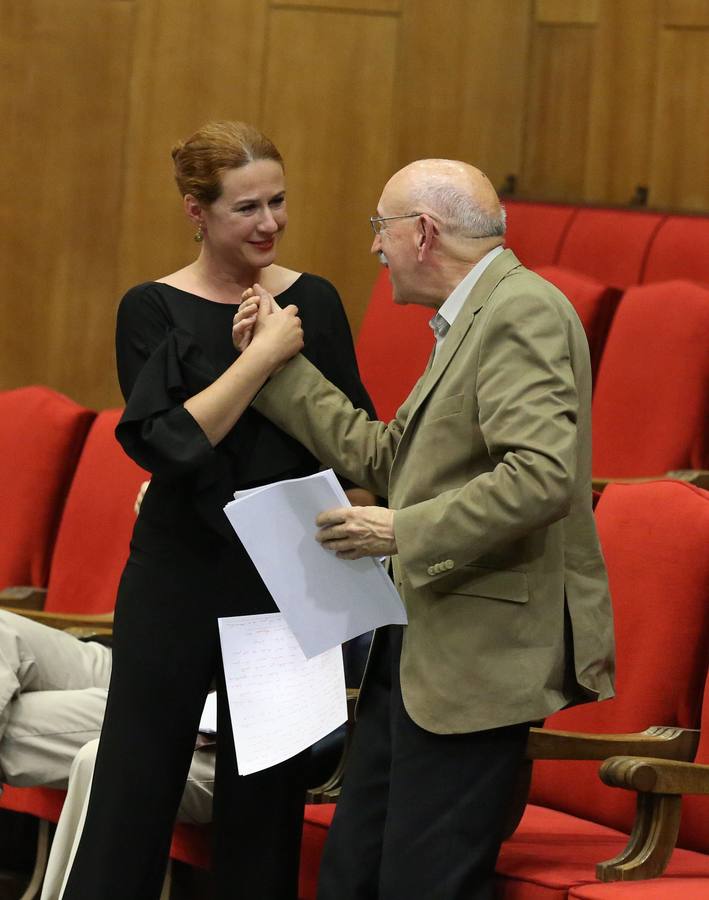 31.05.06 Homenaje del Ateneo y la Universidad de Valladolid. Lucia Quintana felicita a su padre.