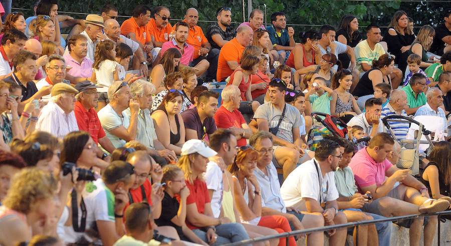 Concurso de recorte libre en Pollos