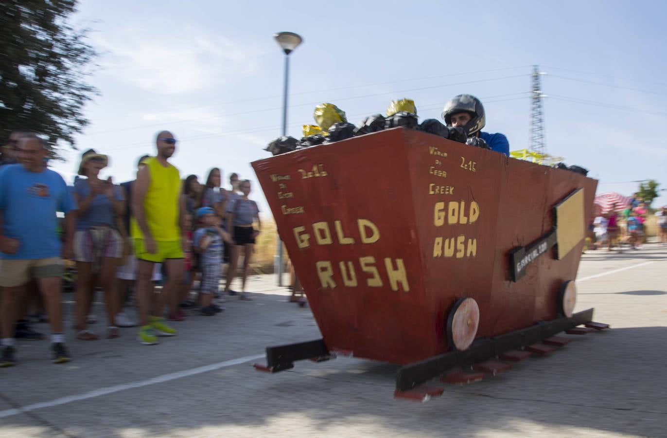 Carrera de autos locos en las fiestas de Viana de Cega