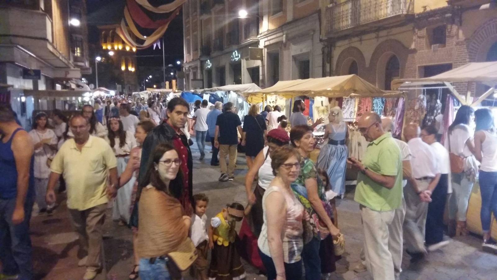 Medina del Campo, abarrotada durante la noche del viernes en la Feria Renacentista