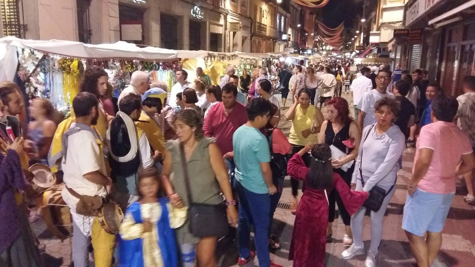 Medina del Campo, abarrotada durante la noche del viernes en la Feria Renacentista