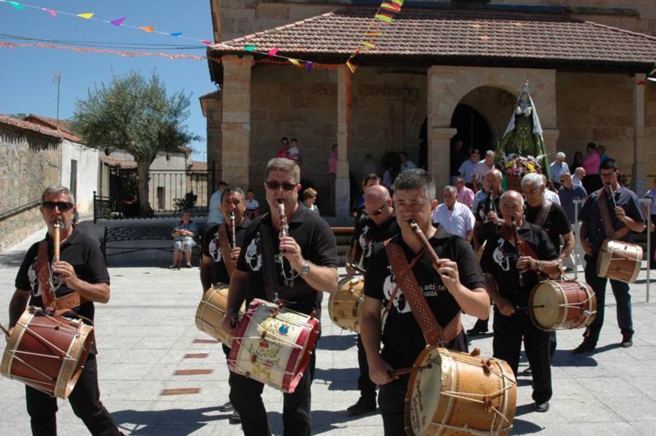 Procesión en honor a la Virgen de la Esperanza en las fiestas de Gomecello