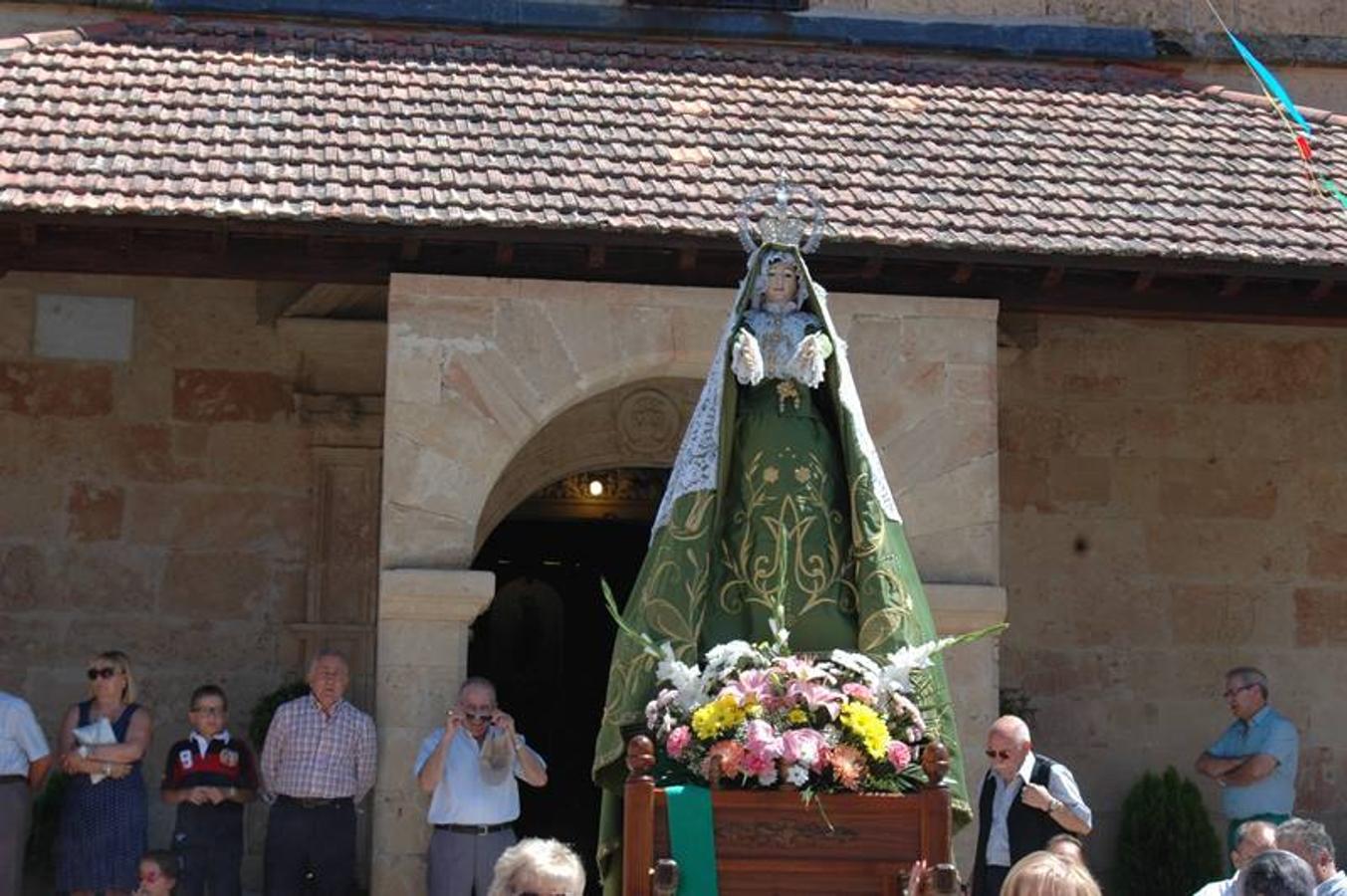 Procesión en honor a la Virgen de la Esperanza en las fiestas de Gomecello
