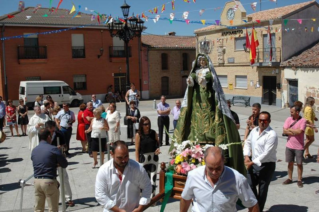 Procesión en honor a la Virgen de la Esperanza en las fiestas de Gomecello