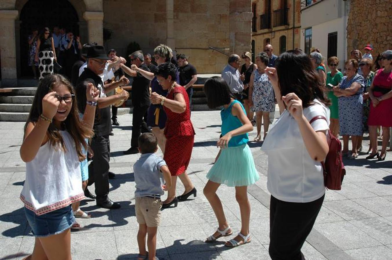 Procesión en honor a la Virgen de la Esperanza en las fiestas de Gomecello