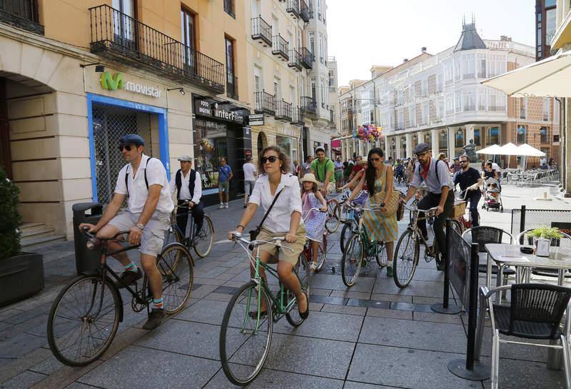 VII encuentro de bicicletas clásicas por Palencia