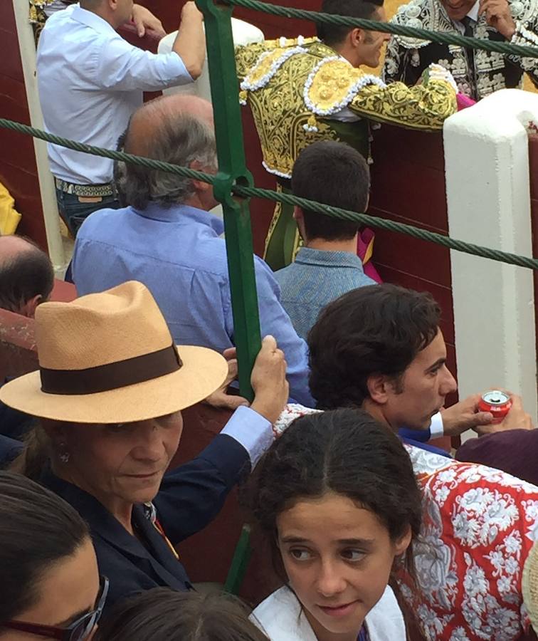 Ambiente de la corrida en homenaje a Víctor Barrio