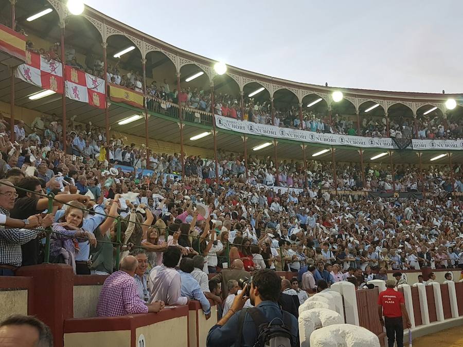 Ambiente de la corrida en homenaje a Víctor Barrio