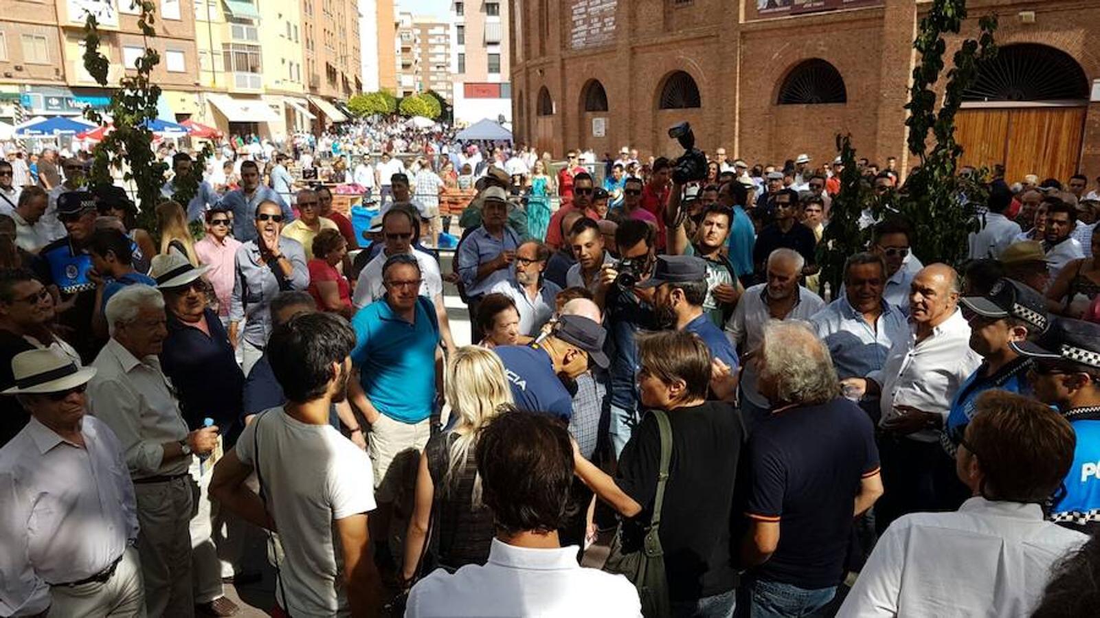 Ambiente de la corrida en homenaje a Víctor Barrio